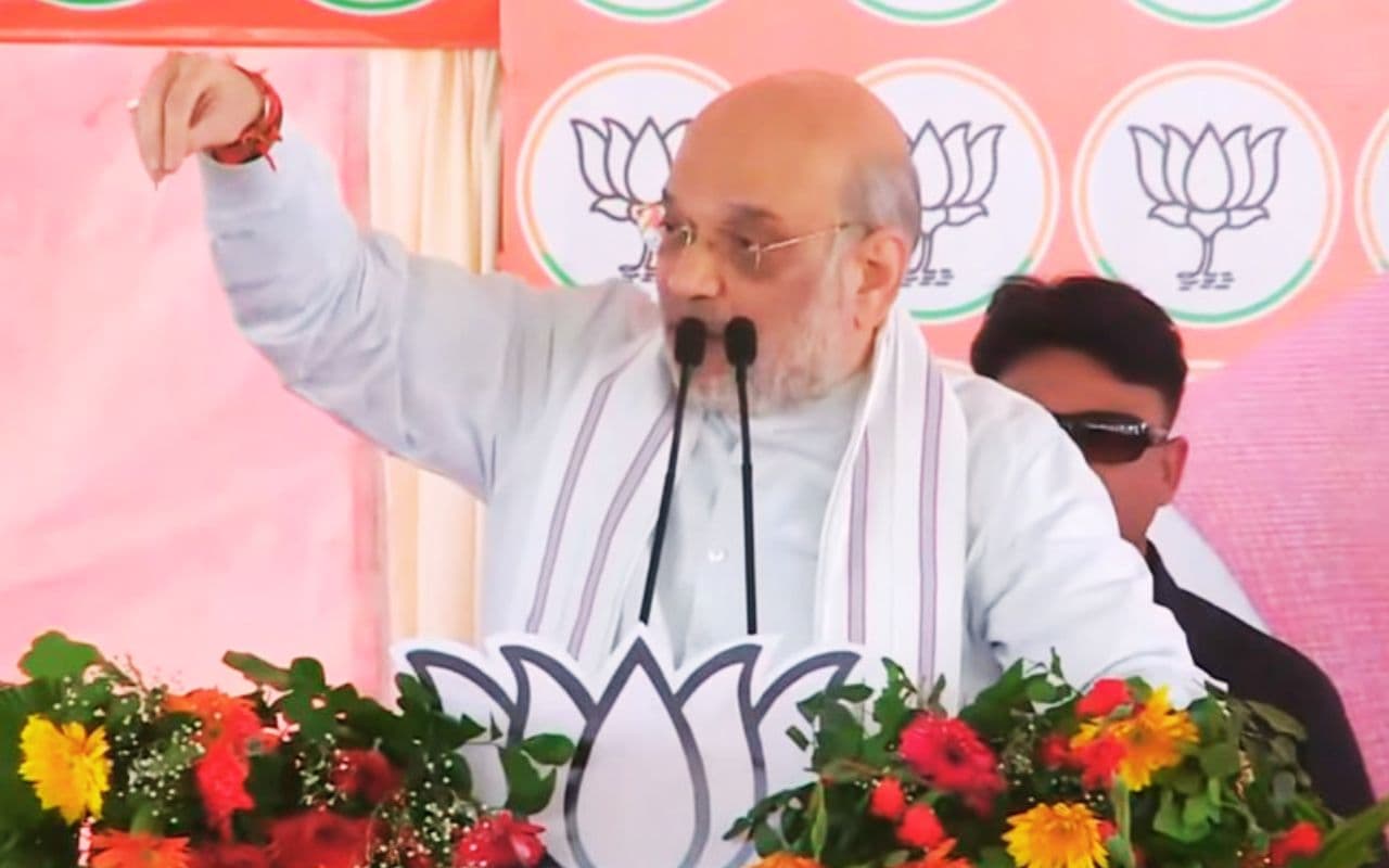 बाघमारा में अमित शाह का बड़ा ऐलान- बुजुर्गों, दिव्यांगों, महिलाओं को देंगे 2500 रुपए पेंशन