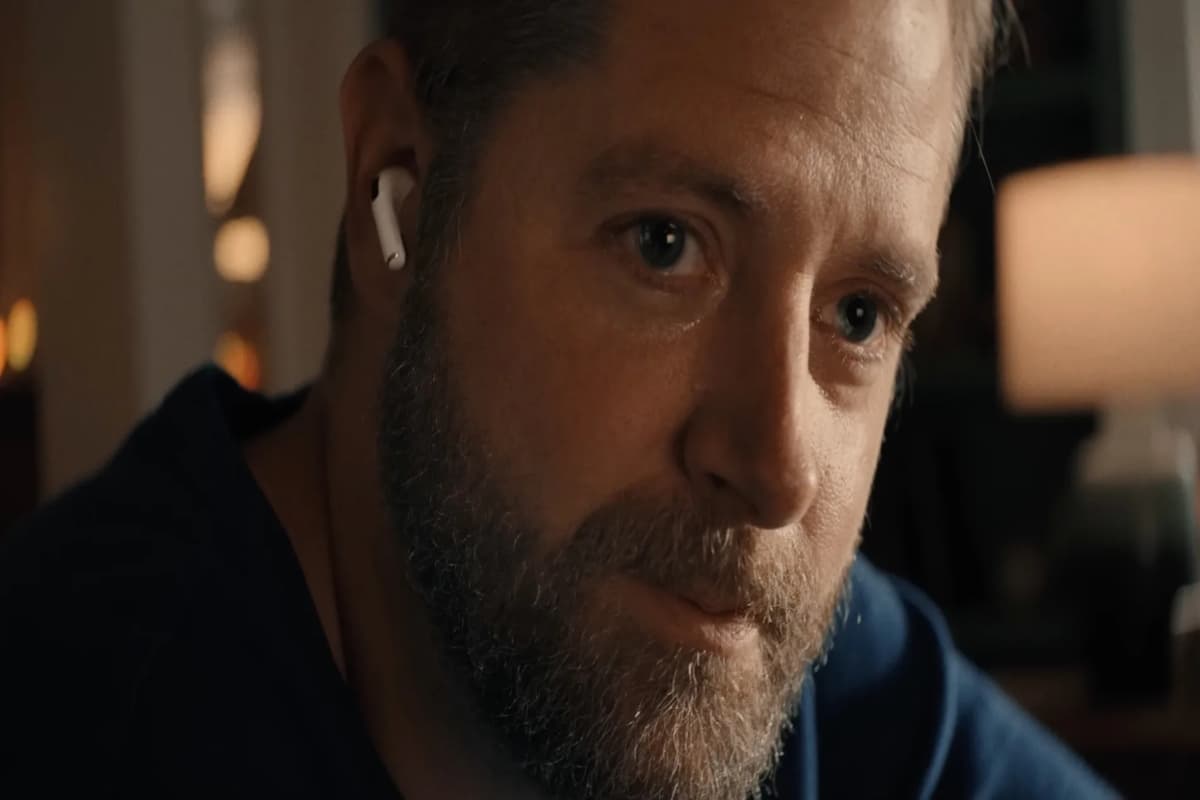 AirPods Pro 2 का यह ऐड आपका दिल छू लेगा, Tim Cook के किया शेयर, Elon Musk ने कहा- This Is Cool