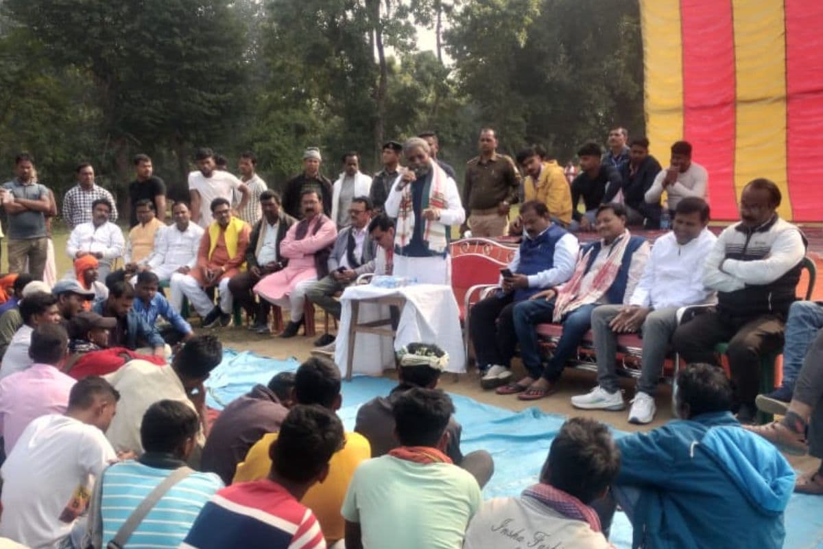 संताल परगना दौरे पर बाबूलाल मरांडी, चुनावी हार की समीक्षा कर बीजेपी कार्यकर्ताओं का बढ़ाया मनोबल