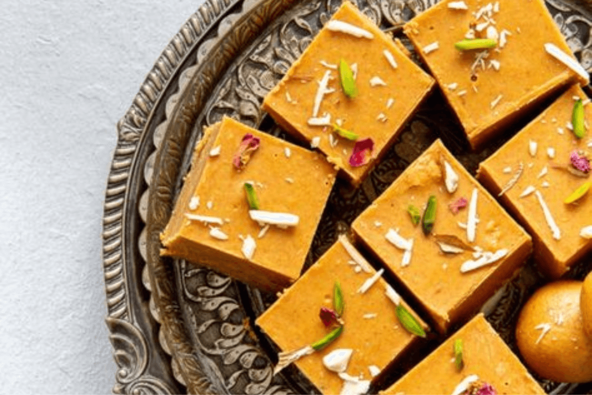 Besan Barfi for Bhai Dooj: बेसन बर्फ़ी से कराएं अपने भाई का मुंह मीठा, जानें ये रेसपी