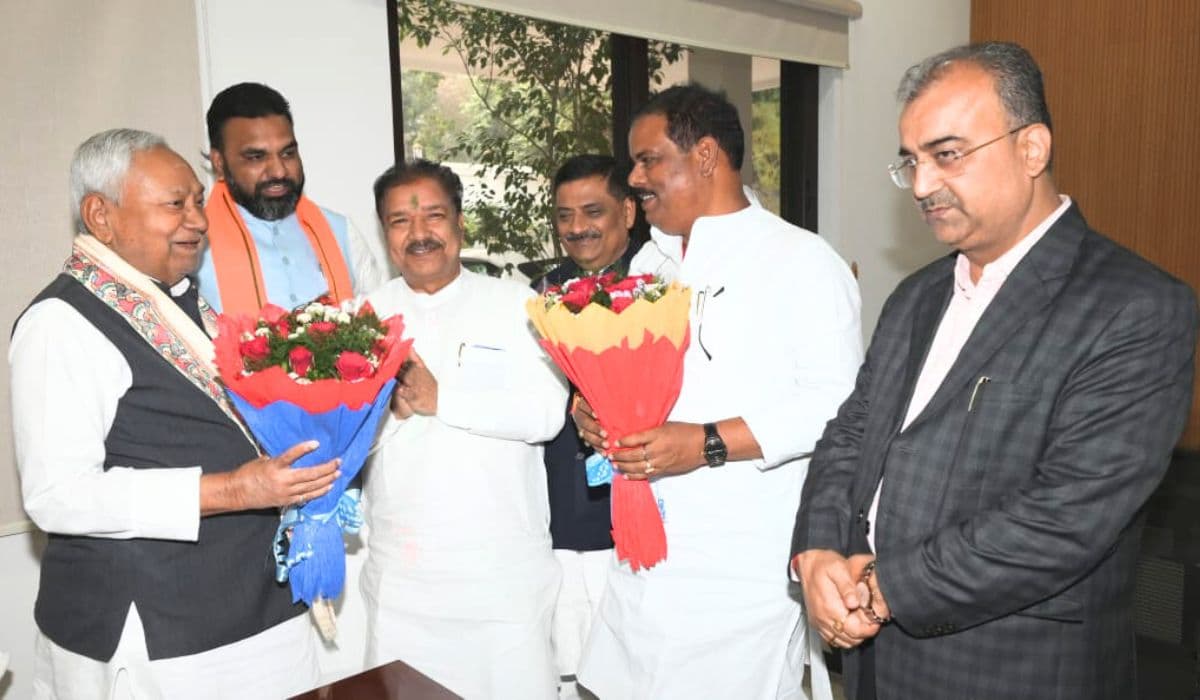 bihar by election cm news| Bihar By Election: After NDA's victory, CM Nitish called a meeting, all the big leaders reached the Chief Minister's residence. bihar by election cm news| Bihar By Election: After NDA's victory, CM Nitish called a meeting, all the big leaders reached the Chief Minister's residence.