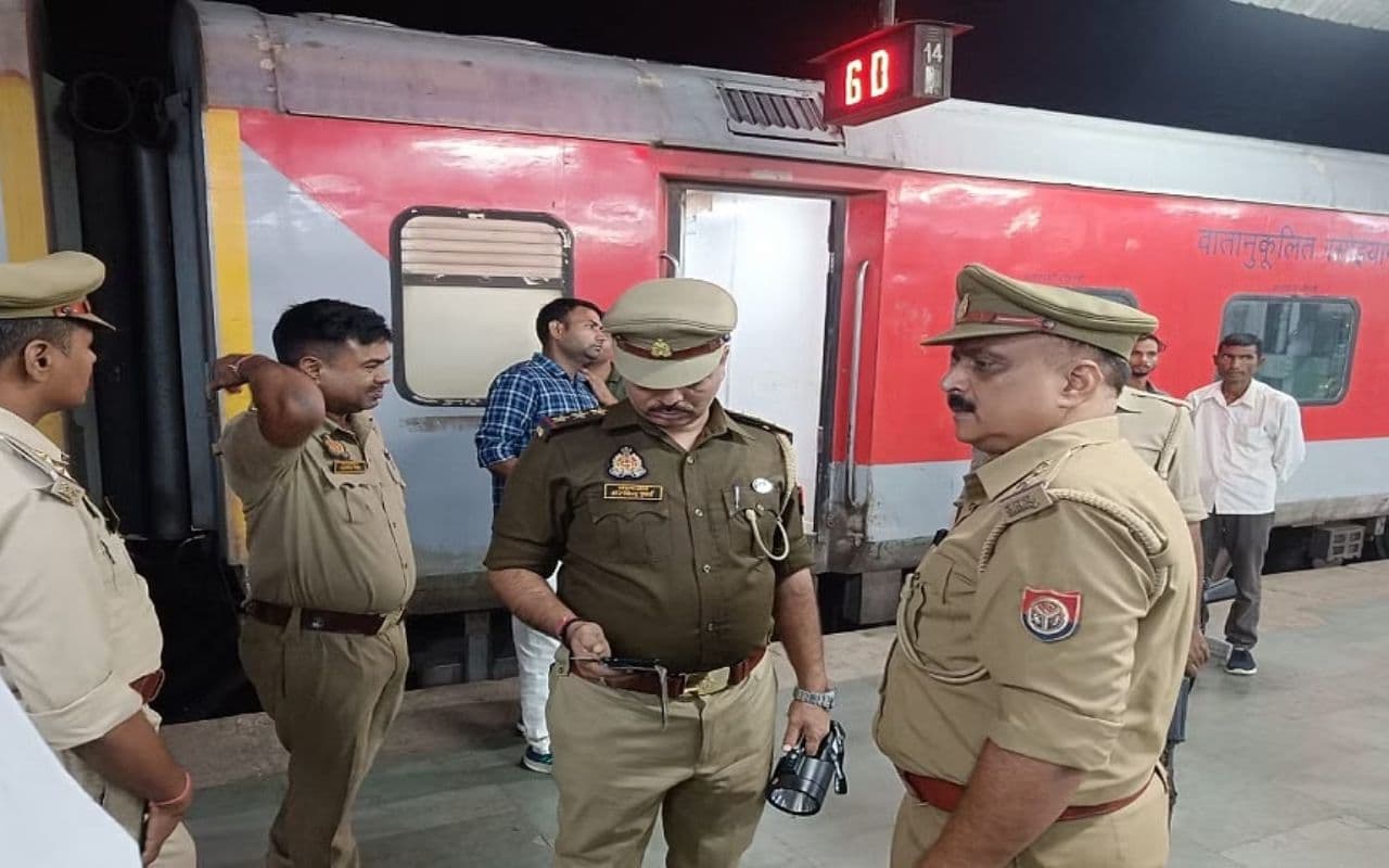 Train News: बिहार संपर्क क्रांति में बम की अफवाह, मचा हड़कंप