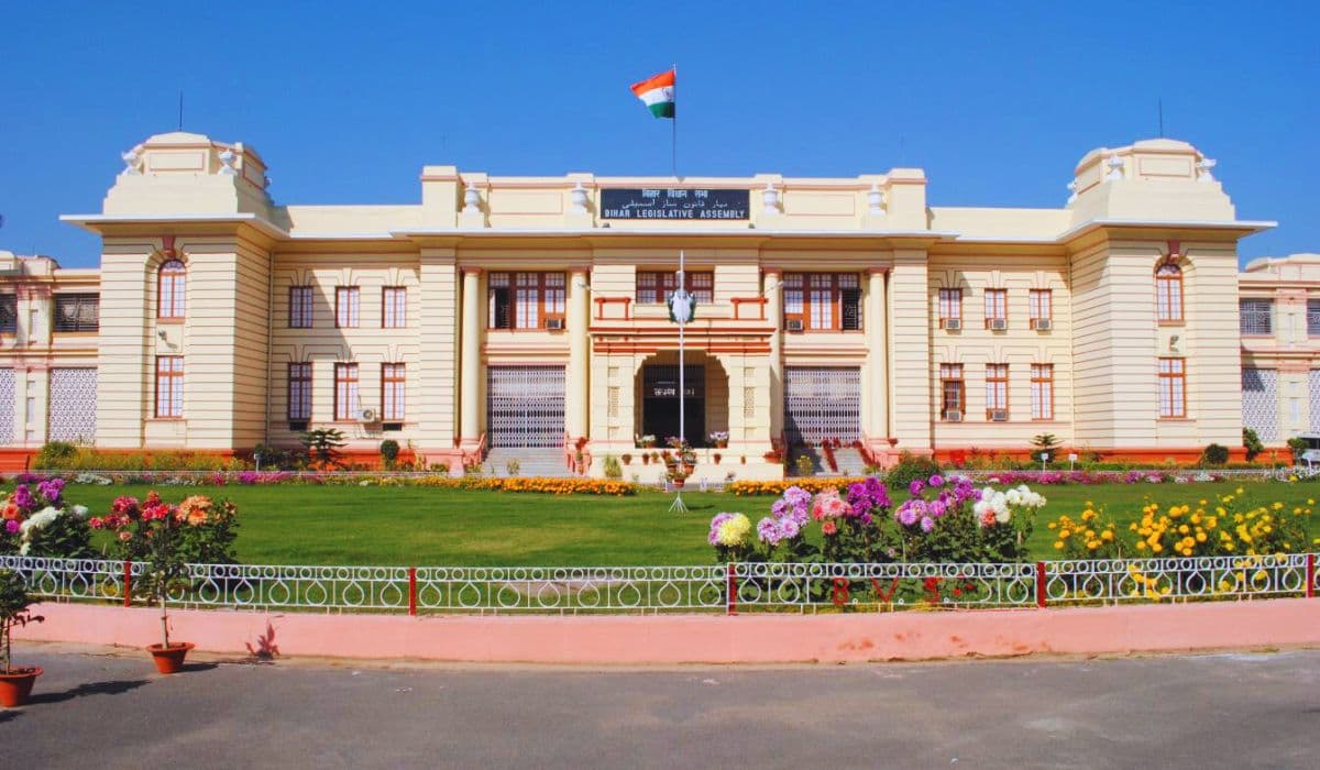 बिहार विधानमंडल मानसून सत्र: आज तेजस्वी के बगल में बैठेंगे तेजप्रताप? जानिए सरकार और विपक्ष की तैयारी