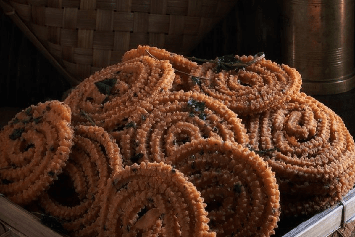 Instant Moong Dal Chakli Recipe: क्रिस्पी और टेस्टी स्नैक मूंग दाल चकली बनाने की आसान विधि Instant Moong Dal Chakli Recipe: क्रिस्पी और टेस्टी स्नैक मूंग दाल चकली बनाने की आसान विधि