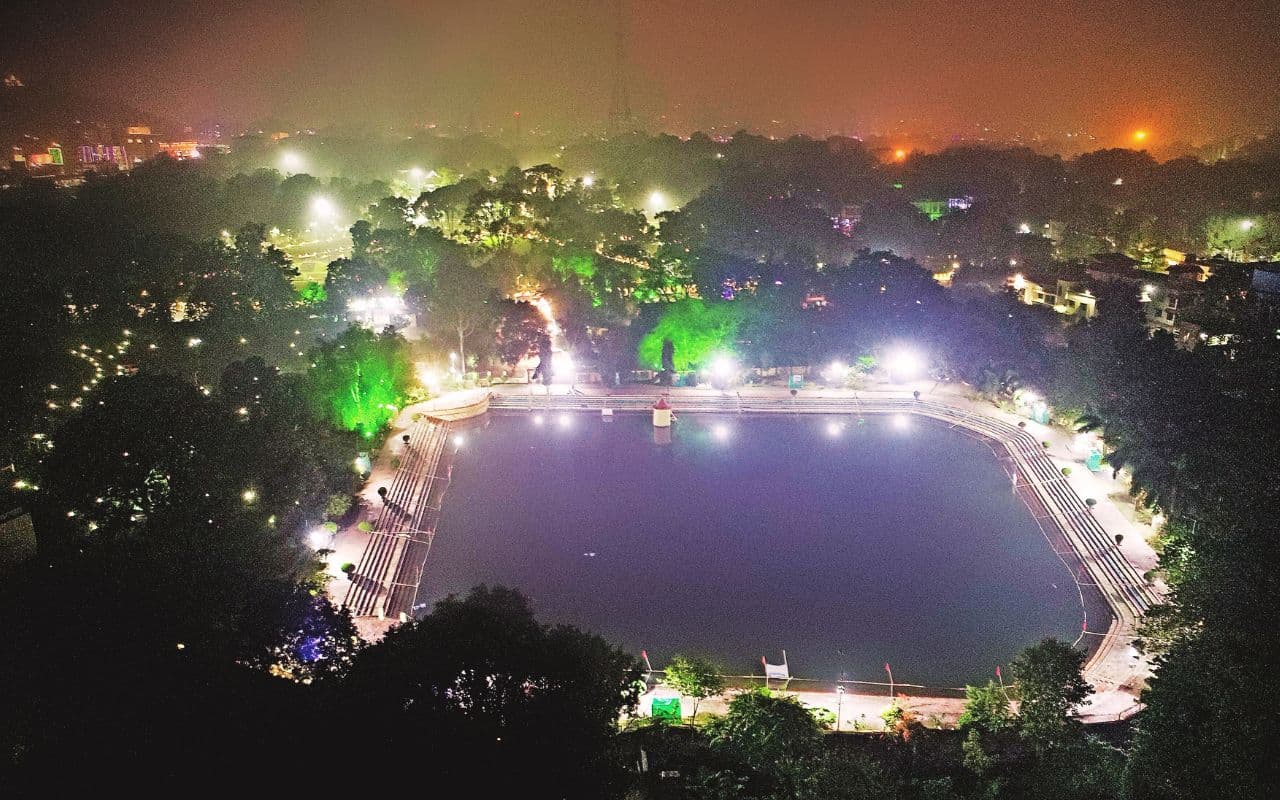 Chhath Ghats: रांची में आज 75 घाटों पर डूबते सूर्य को अर्घ्य देंगे छठव्रती, 50 घाटों को सजाया गया