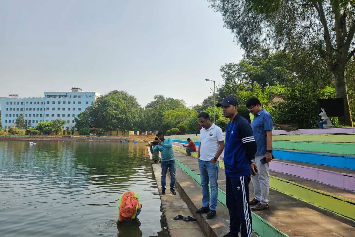 Chhath Puja 2024: रांची के 72 छठ घाटों पर छठ व्रतियों के लिए क्या है तैयारी? नगर आयुक्त संदीप सिंह ने लिया जायजा