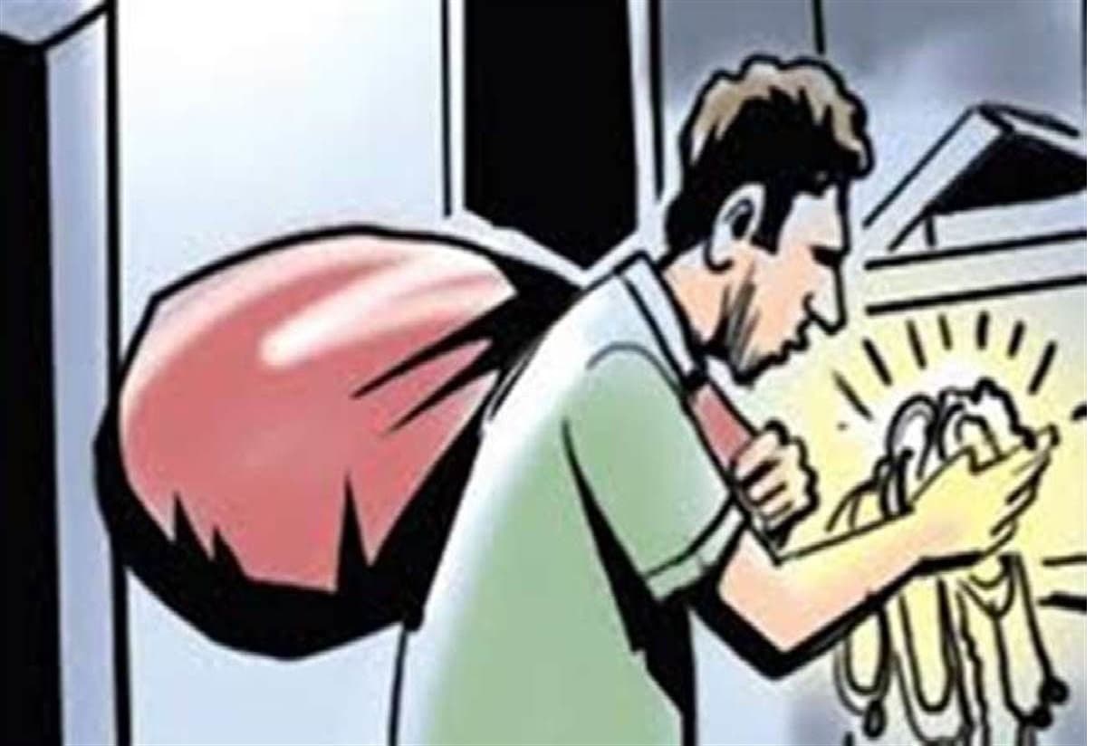 Crime News: छठ में ससुराल गए व्यवसायी के घर से 40 लाख के आभूषण और पांच लाख कैश की चोरी