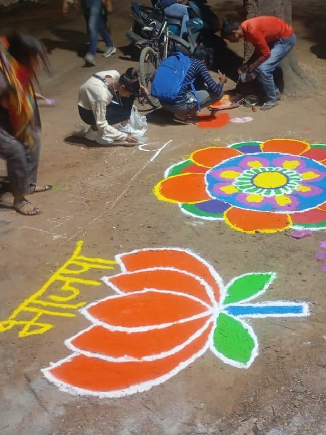 रांची में पीएम मोदी का रोड शो, स्वागत में सड़़कों पर बनाई रंगोली