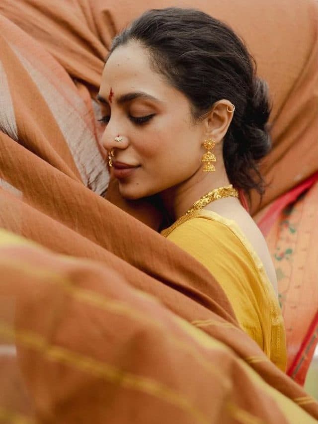 Sobhita ने लगाई नागा चैतन्य के नाम की हल्दी, देखें खूबसूरत तस्वीरें