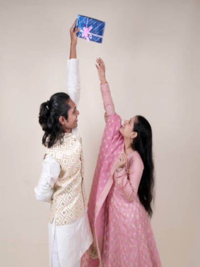 भाई दूज पर बहनों को दें ये गिफ्ट