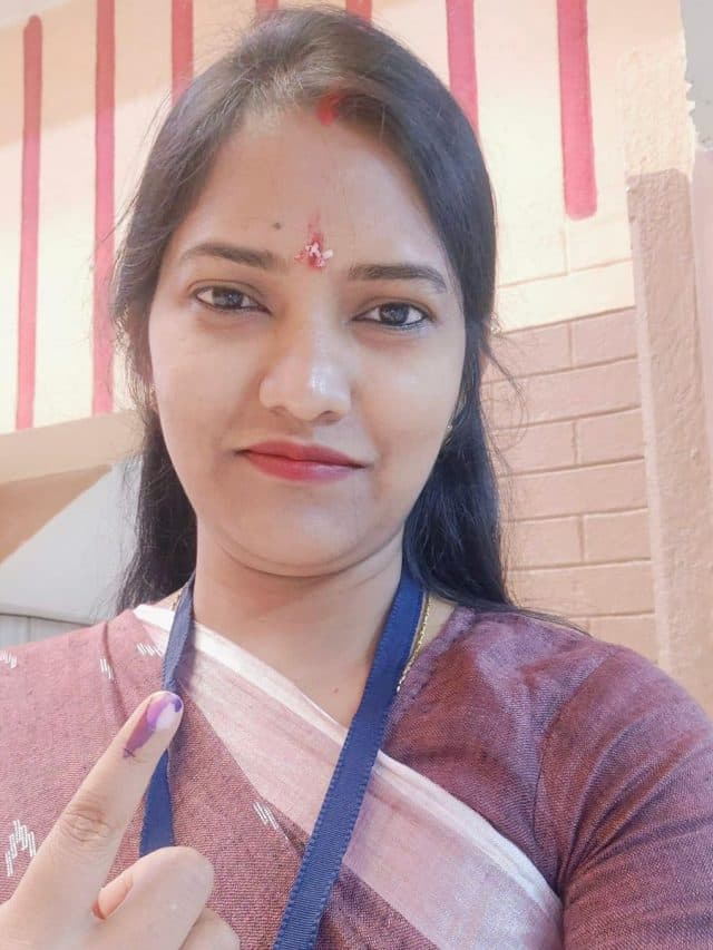 लोकतंत्र का महापर्व, घरों से निकले लोकतंत्र के प्रहरी