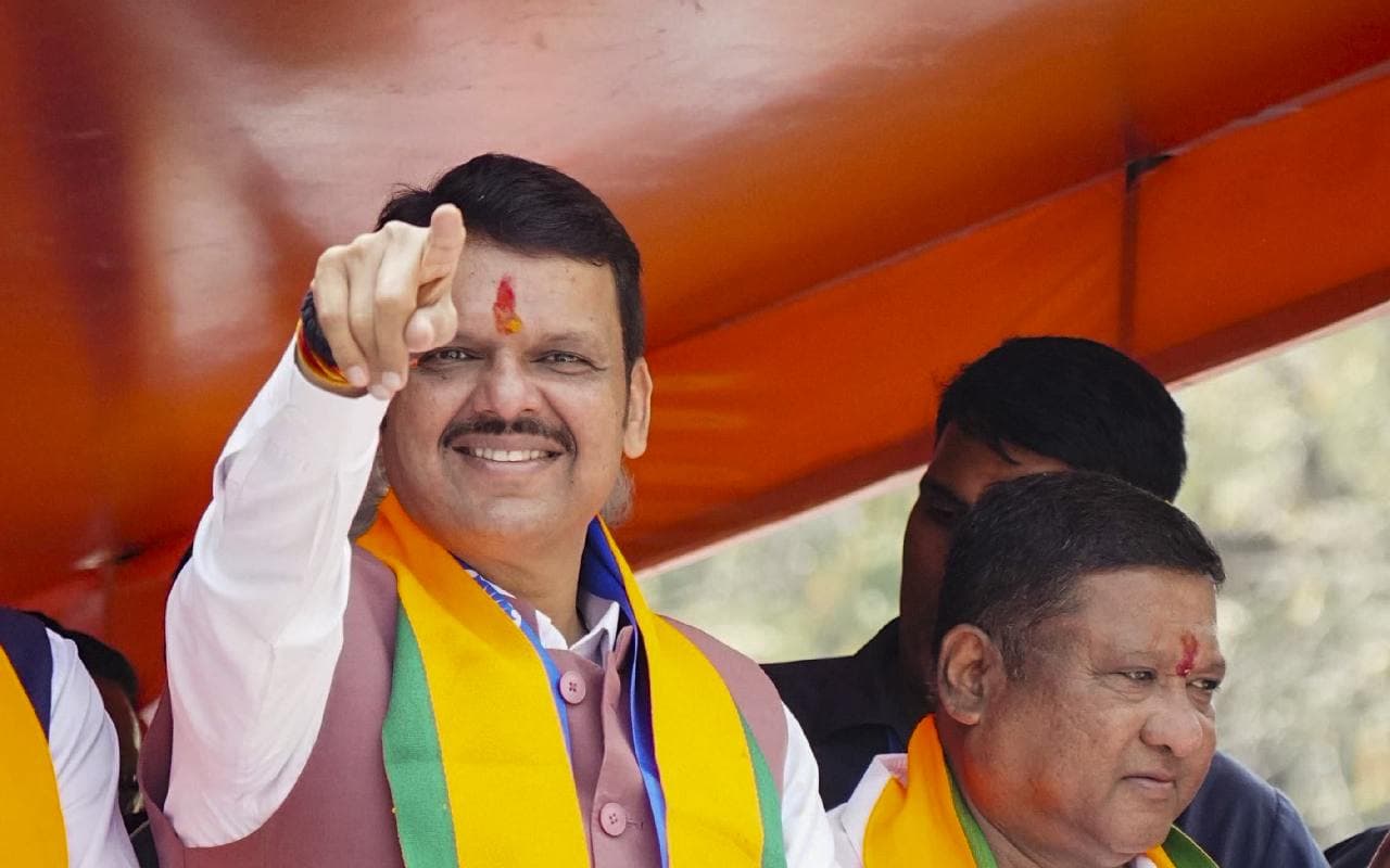 Maharashtra Politics : इजरायल हमला करने वाला है देवेंद्र फडणवीस पर? हाई सिक्योरिटी पर संजय राउत ने कसा तंज