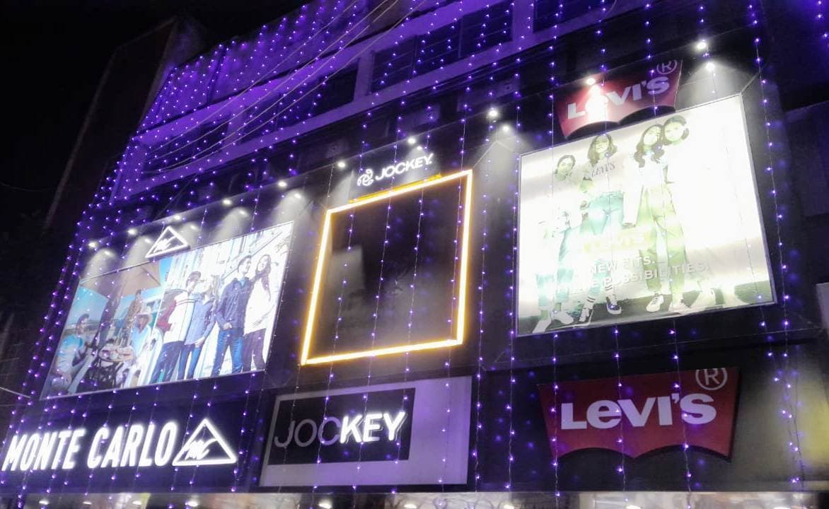 हर्षोल्लास के साथ मना प्रकाश पर्व दीपावली, शाम होते ही जगमगा उठा शहर से लेकर गांव