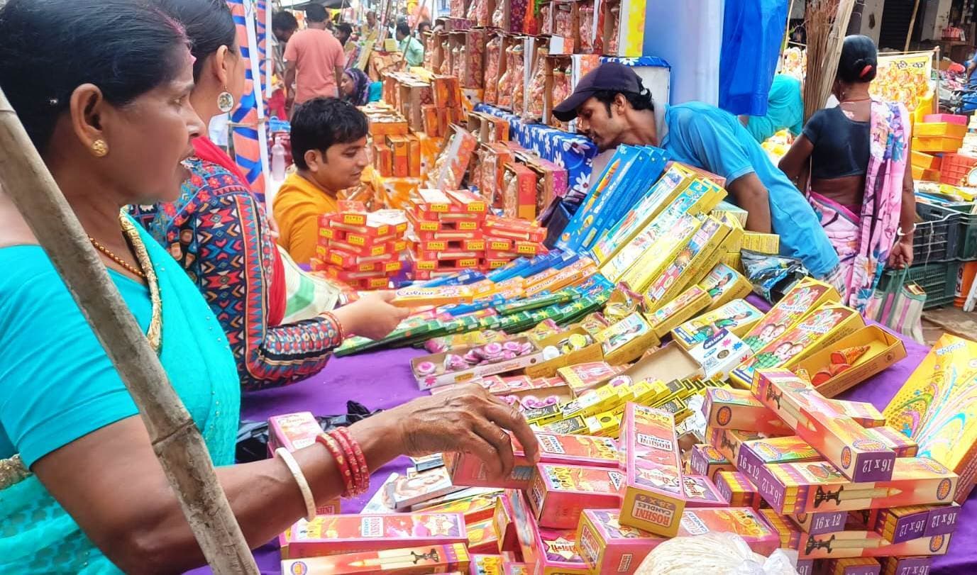 बिना लाइसेंस का मुंगेर में बिका एक करोड़ से अधिक का पटाखा बिना लाइसेंस का मुंगेर में बिका एक करोड़ से अधिक का पटाखा