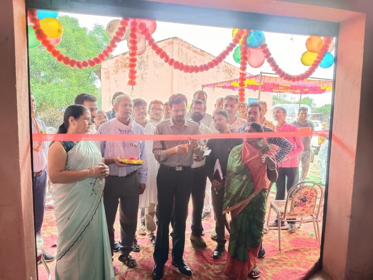 डीएम ने किया धान अधिप्राप्ति कार्य का शुभारंभ