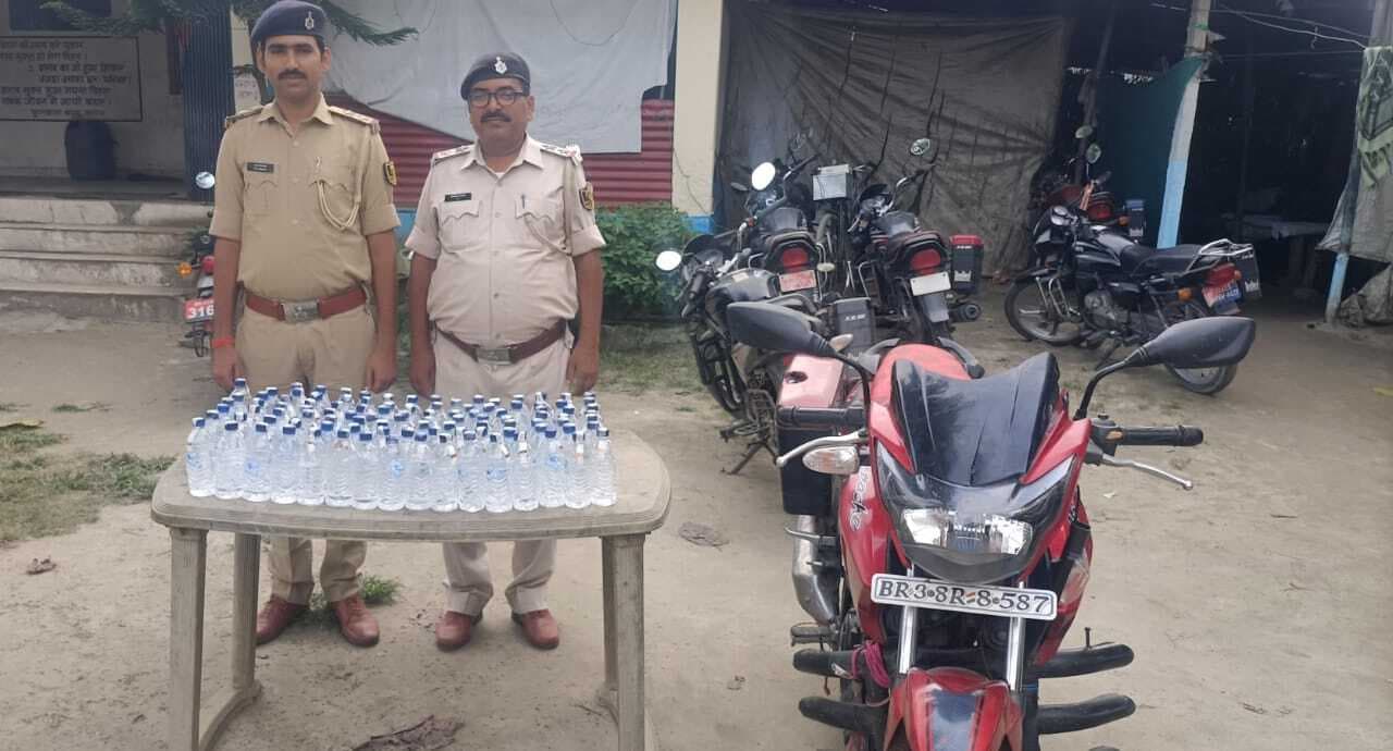 110 बोतल नेपाली शराब बरामद, तस्कर फरार