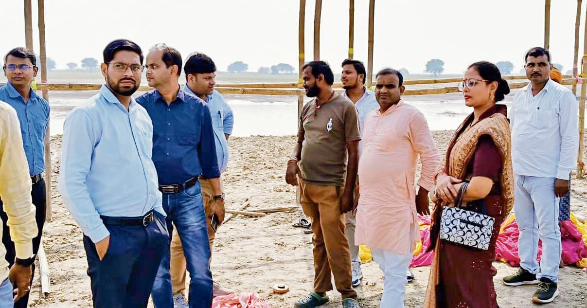 Chhapra News : छठ पर्व को लेकर घाटों की साफ-सफाई कराने में जुटा नगर निगम प्रशासन
