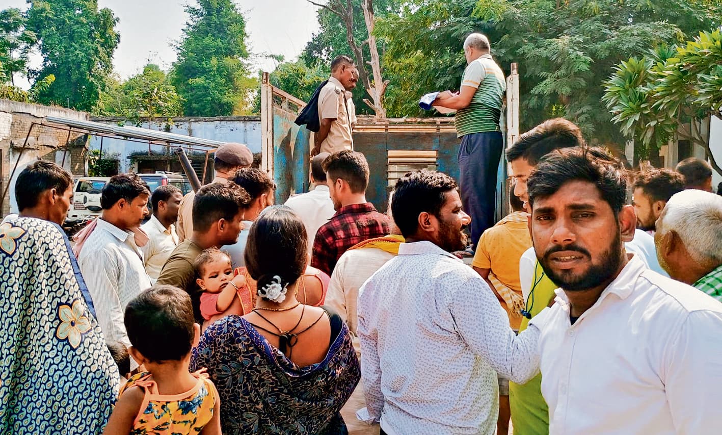 Chhapra News : परसा में महिला ने की आत्महत्या