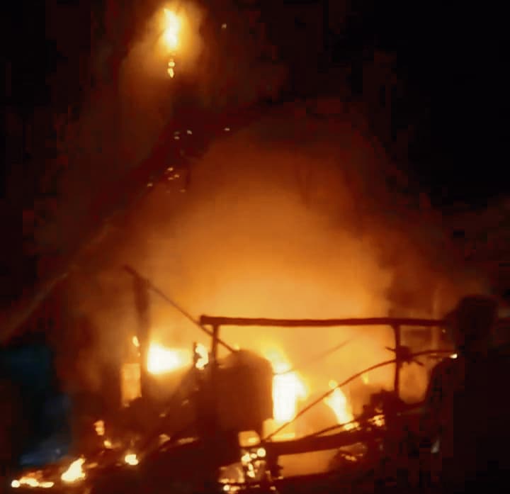 hajipur news. शॉर्ट-सर्किट से लगी आग में दो घर जलकर खाक