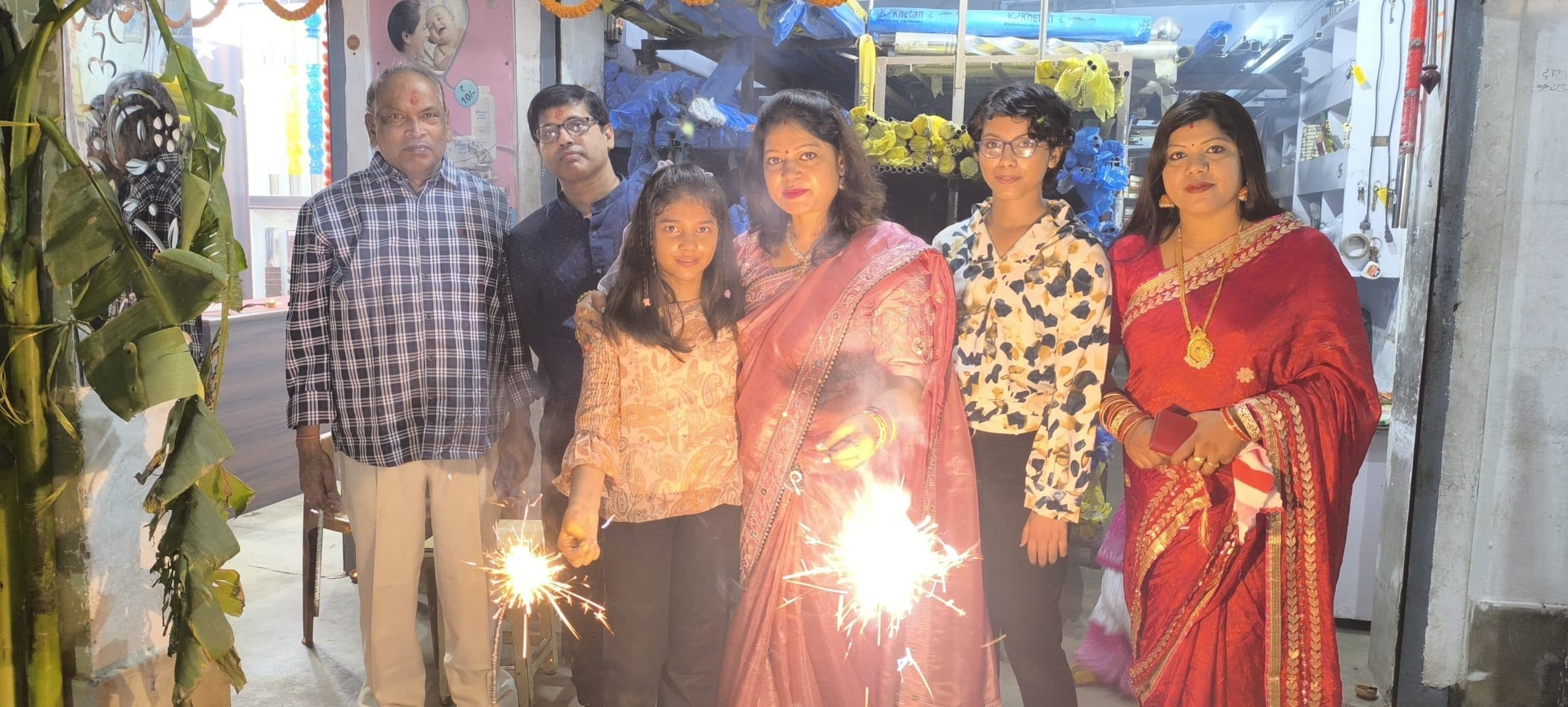 Giridh News : धूमधाम से मनी दिवाली, खूब छूटे पटाखे व फुलझड़ी