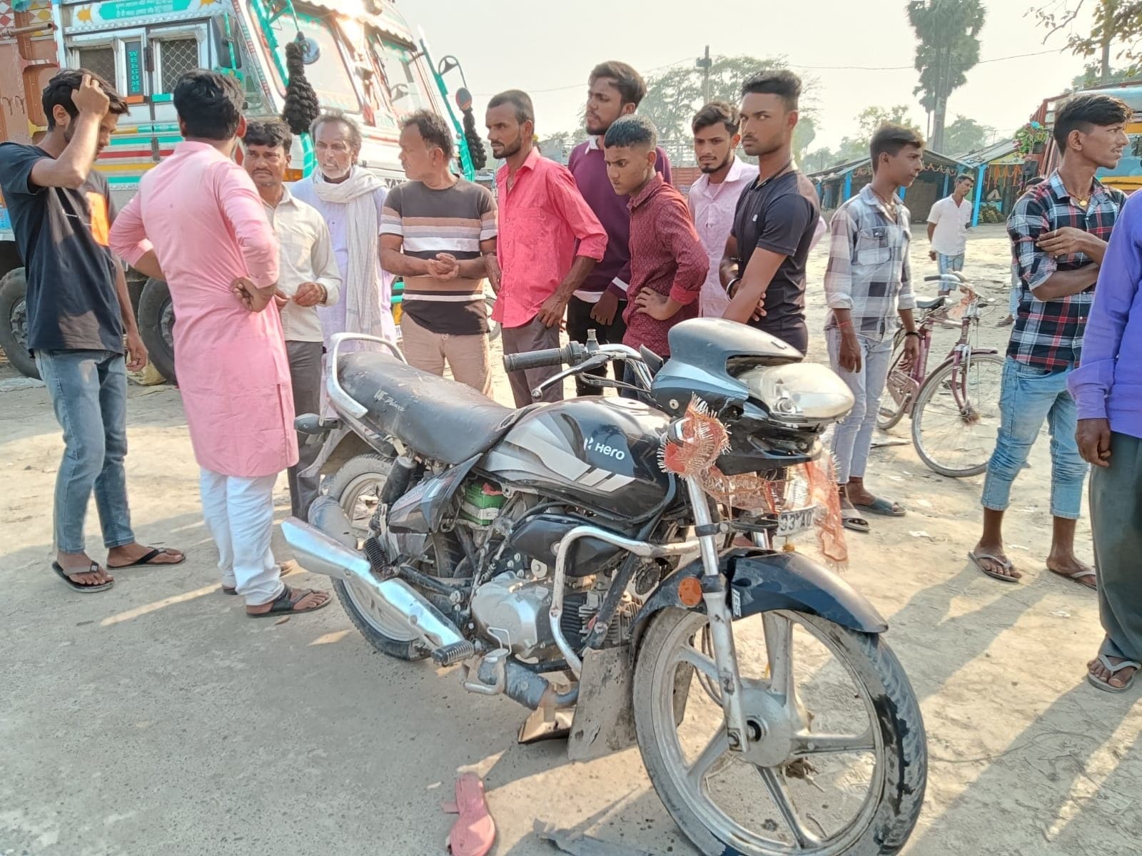 कंटेनर की ठोकर से बाइक सवार की मौत