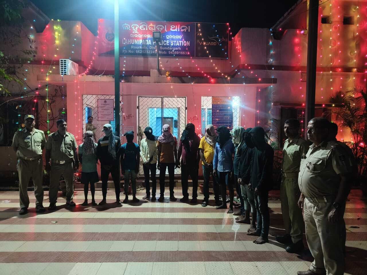 Rourkela News: लोहा चोरी गिरोह के 11 सदस्य गिरफ्तार, 7040 किलो लोहे की छड़ें, एक बोलेरो जब्त