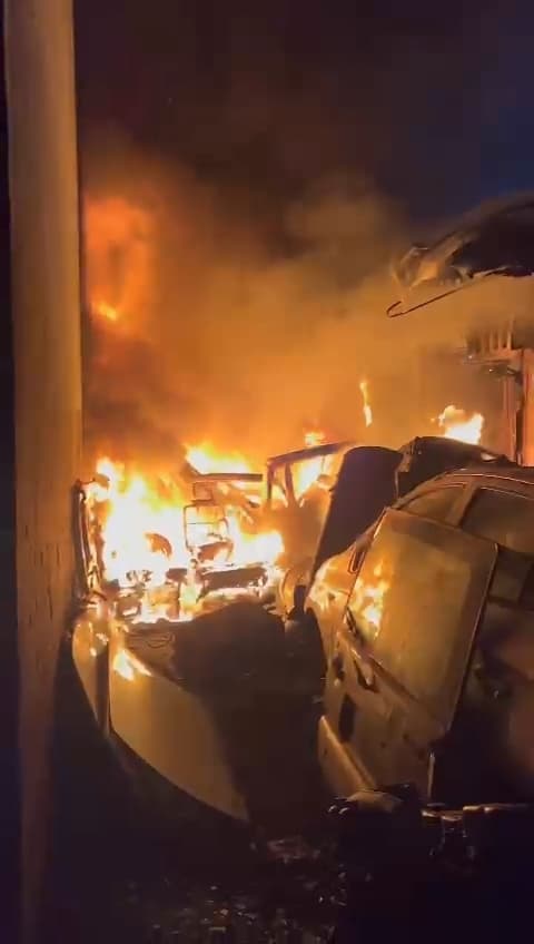 DHANBAD NEWS : कबाड़ीपट्टी में देर रात दुकान में लगी आग, हजारों की संपत्ति जली