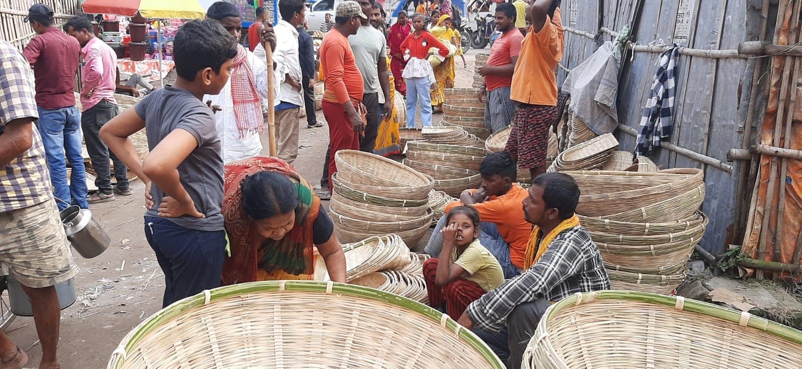 छठ को लेकर सज गये पूर्णिया के बाजार, खरीदारों की जुटने लगी है भीड़