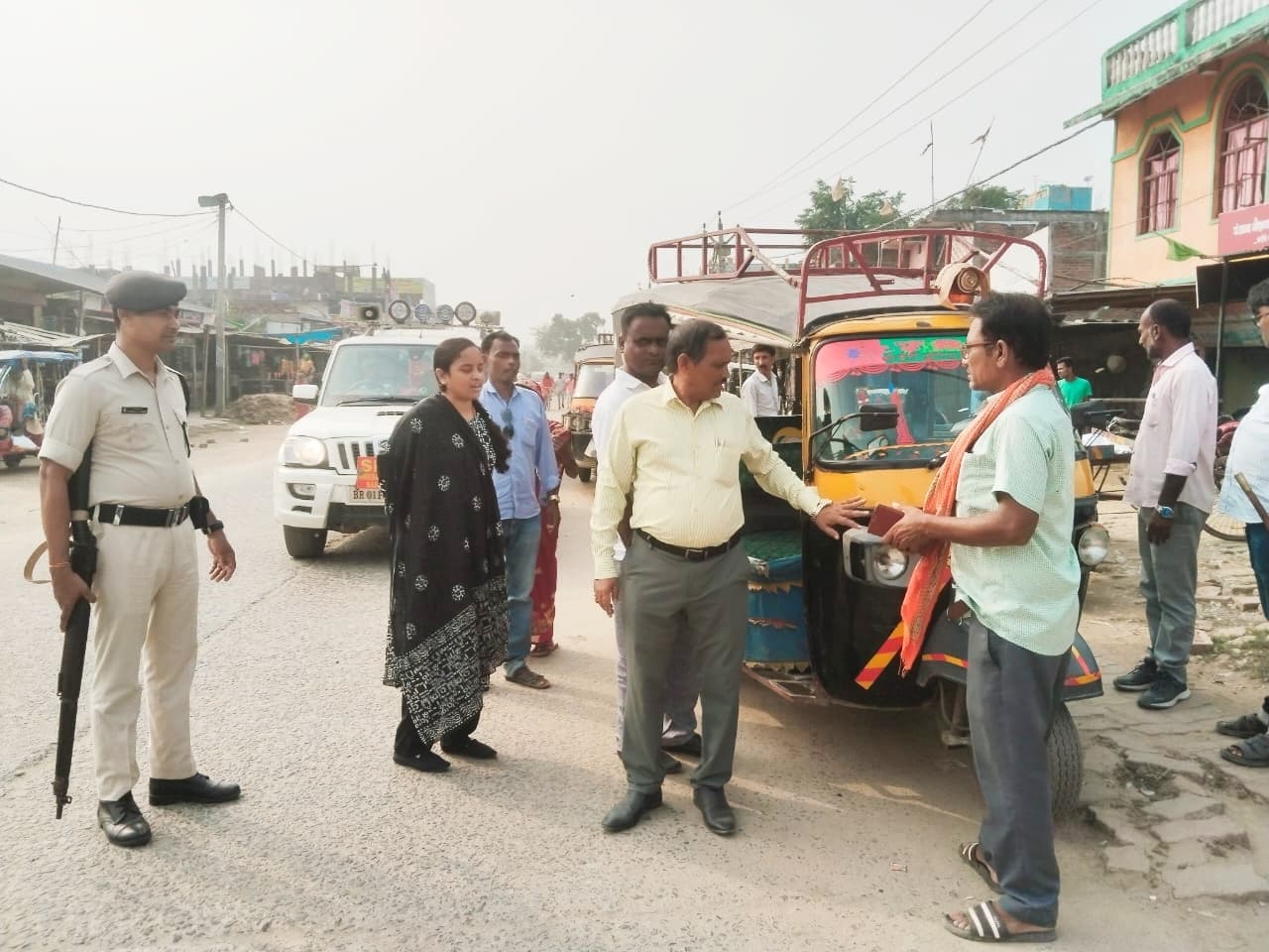 सड़क पर लगा पाया गया वाहन तो होगी कानूनी कार्रवाई