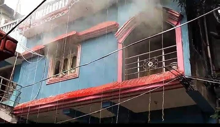 शॉर्ट सर्किट से घर में लगी आग, लाखों की क्षति