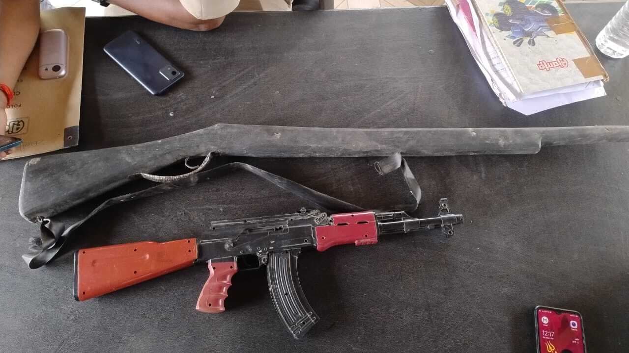 वायरल वीडियो में एके 47 निकला खिलौना