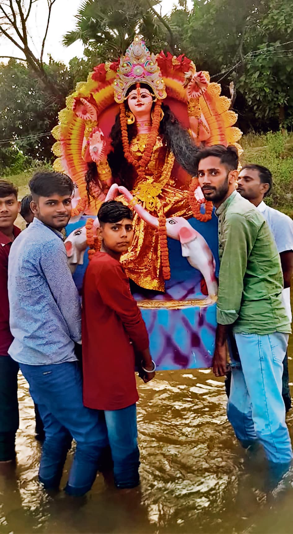 Gaya News : देर रात तक होता रहा प्रतिमाओं का विसर्जन