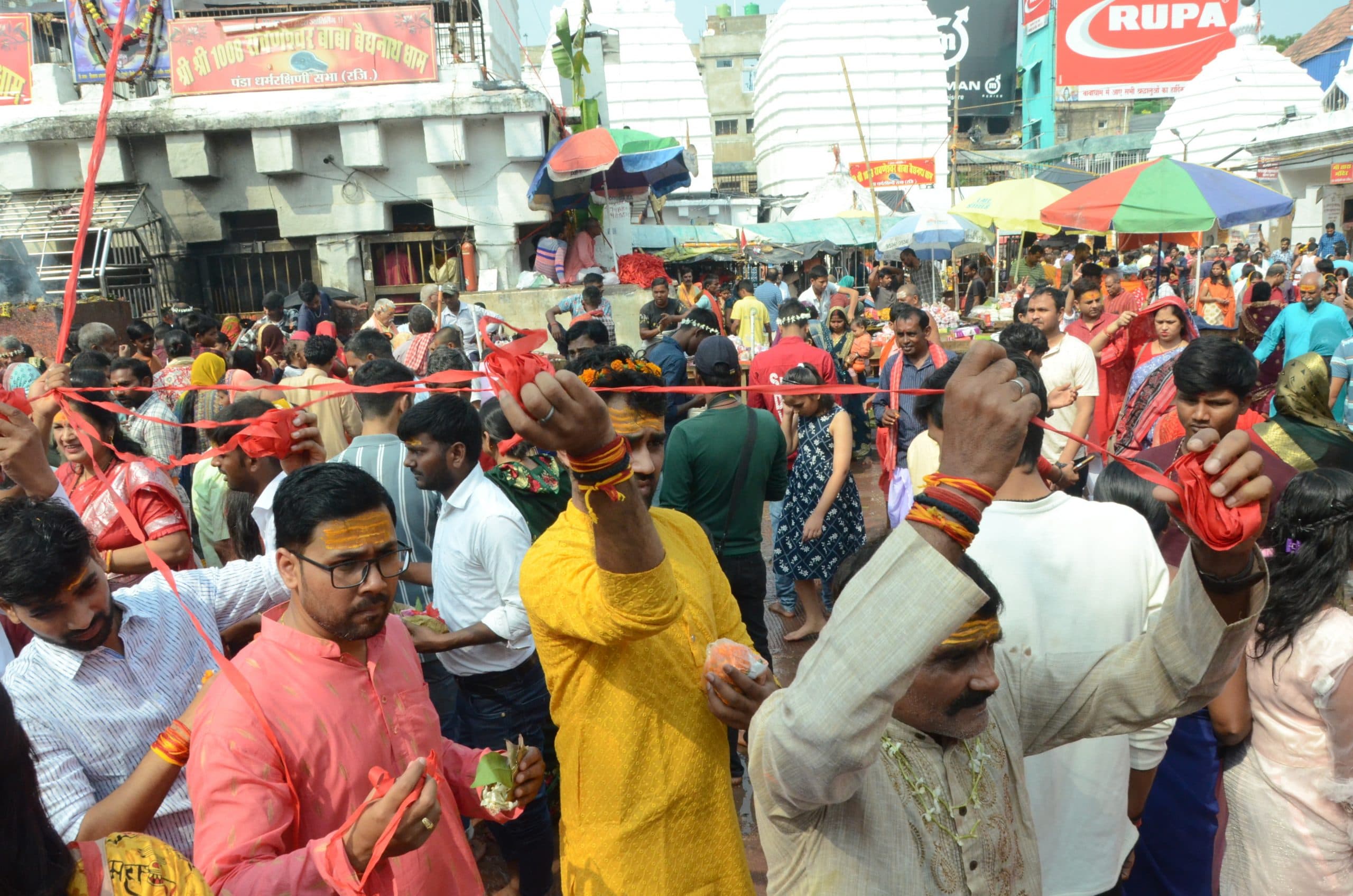 बाबा मंदिर में अनुष्ठान कराने उमड़े भक्त