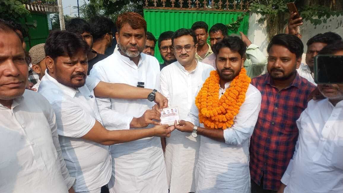 सैकड़ों समर्थकों के साथ डा हसन रजा ने थामा एआईएमआईएम का दामन