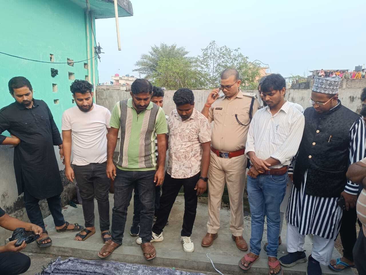 मोहिद्दीनपुर मुहल्ले में लॉज में छात्र की फंदे से लटकी मिली लाश, अनुसंधान में जुटी पुलिस