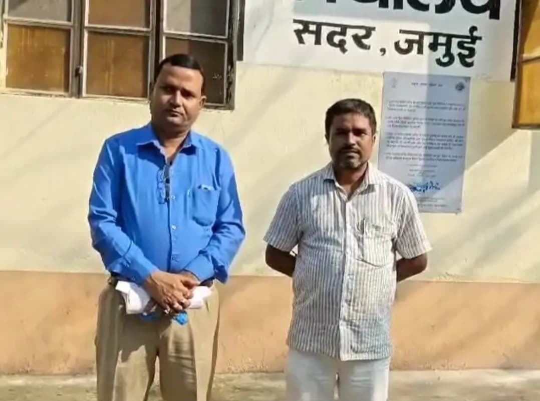 जमीन म्यूटेशन के नाम पर मांगी रिश्वत, पीड़ित ने सीओ ऑफिस में दर्ज करायी शिकायत