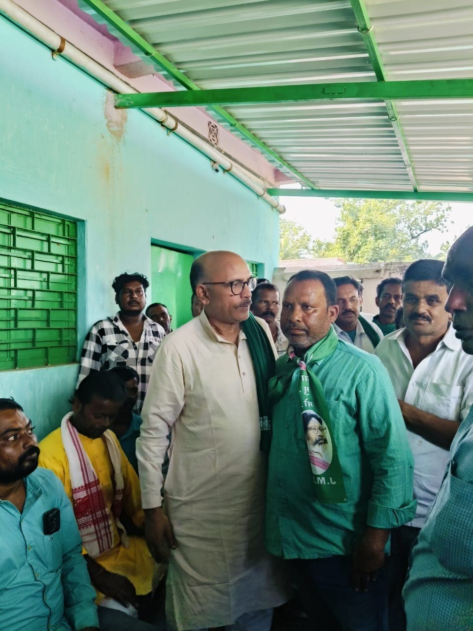 भाजपा के पूर्व जिला उपाध्यक्ष ने झामुमो का थामा दामन