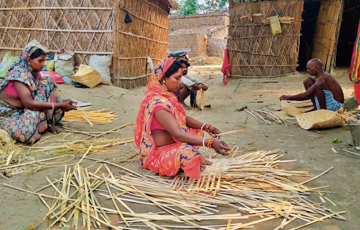 Chhapra News : परसा में बने कलसुप व दउरा की दिल्ली व कोलकाता तक डिमांड