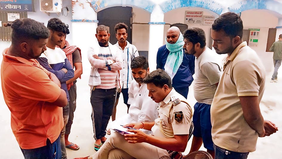 Siwan News : असांव में प्रेम प्रसंग में युवक की पीट कर हत्या, तीन हिरासत में