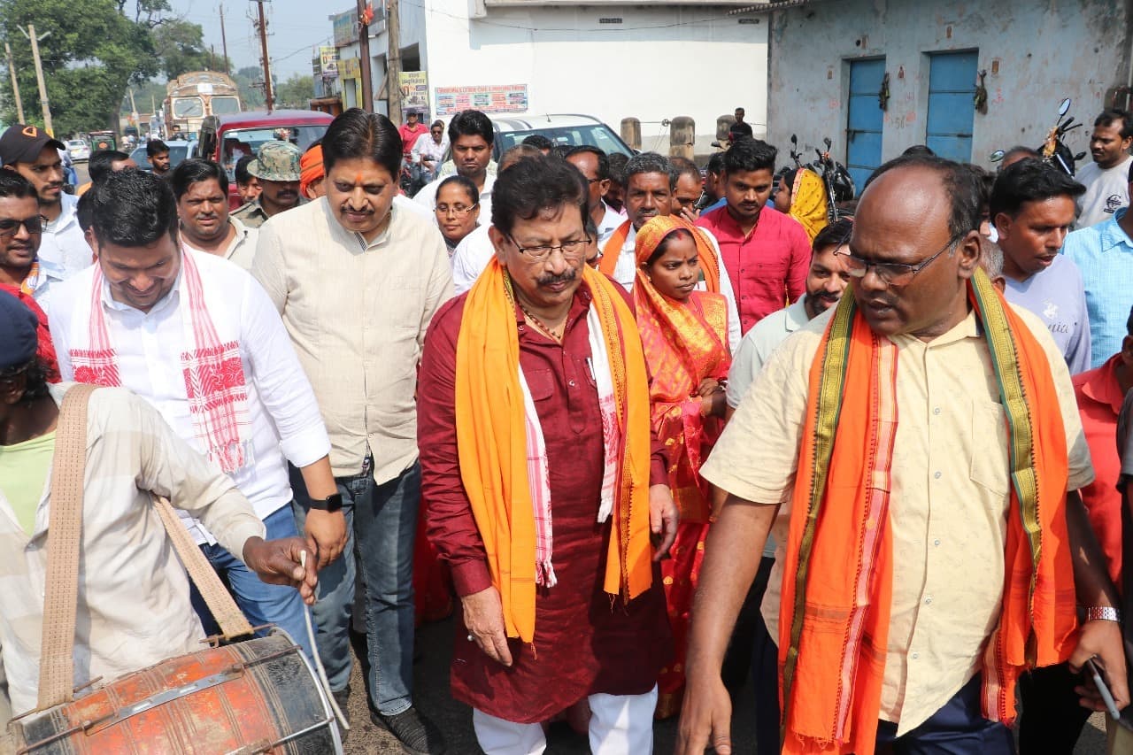 Giridih News : भाजपा प्रत्याशी निर्भय शाहाबादी ने चलाया जनसंपर्क अभियान