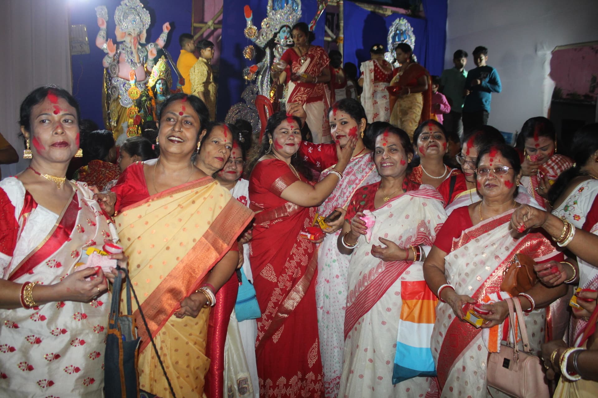 Giridih News : नम आंखों से मां काली को दी विदाई