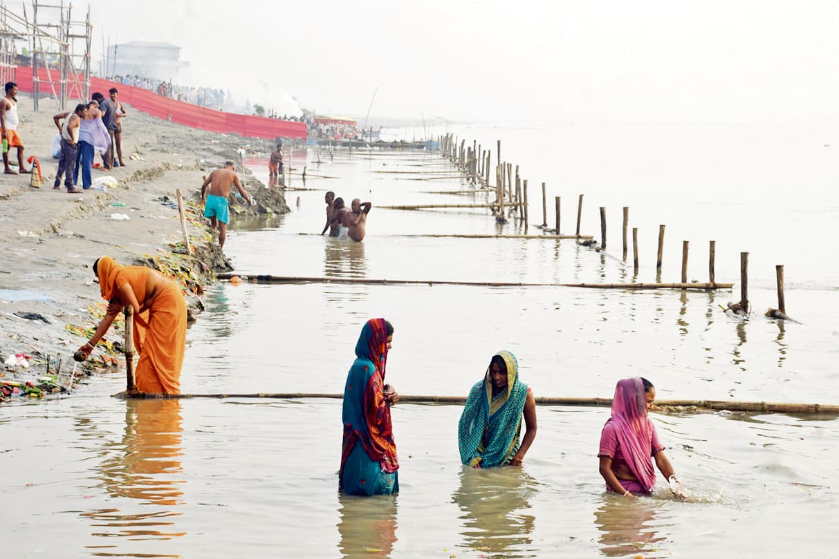 hajipur news. शहर के 23 घाटों का पूरा हुआ निर्माण कार्य, मिथिला पेंटिंग से की जायेगी सजावट