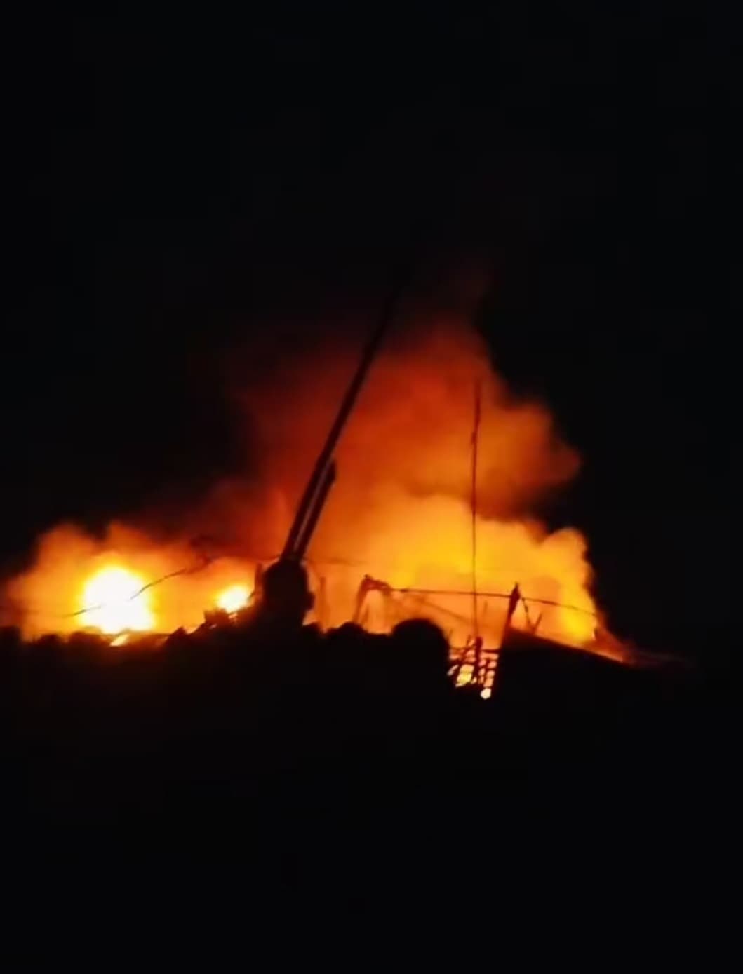 BOKARO NEWS: कबाड़ दुकान में लगी भीषण आग, 10 लाख की संपत्ति राख