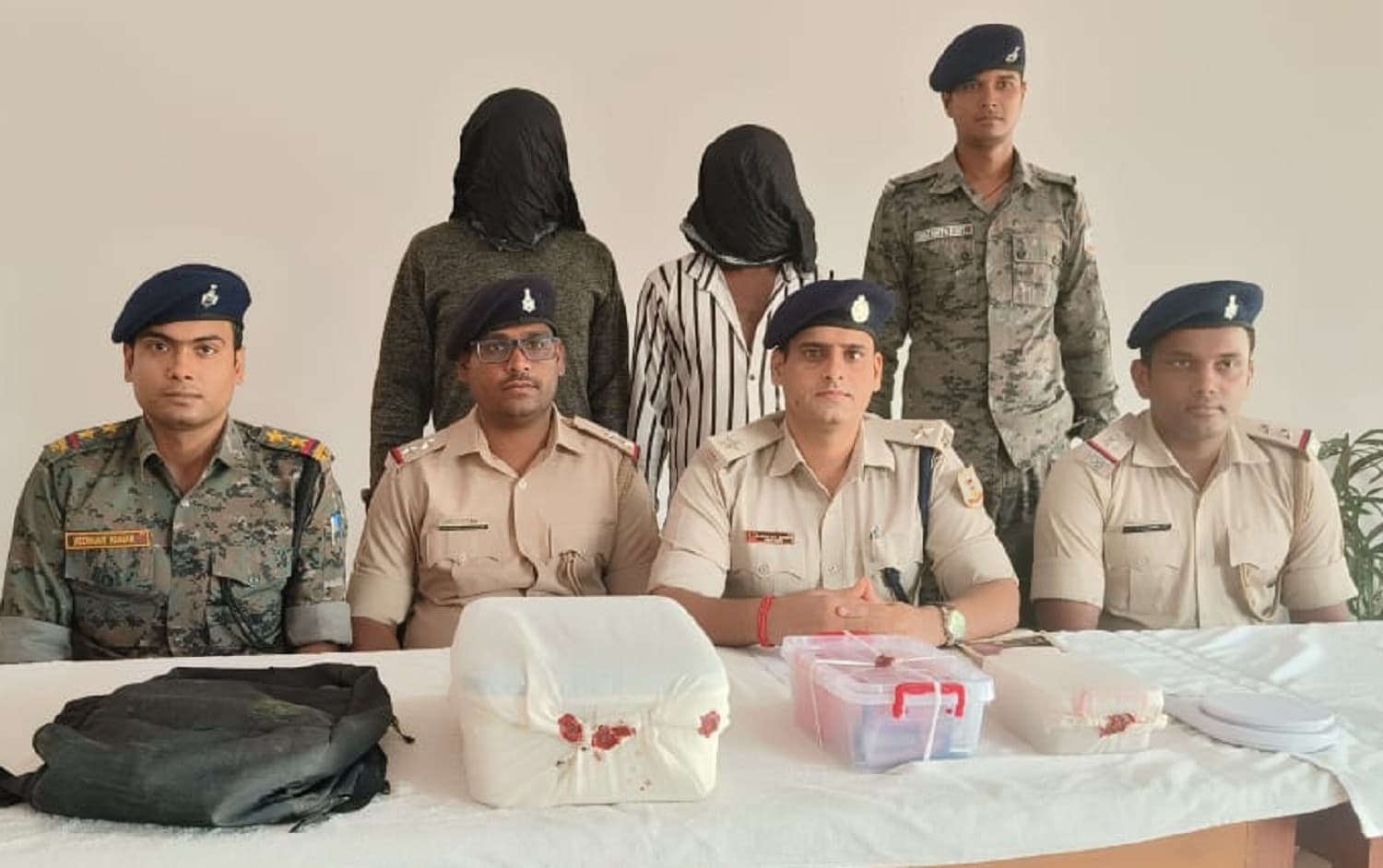 BOKARO NEWS : 1050 ग्राम गांजा के साथ सप्लायर व विक्रेता गिरफ्तार