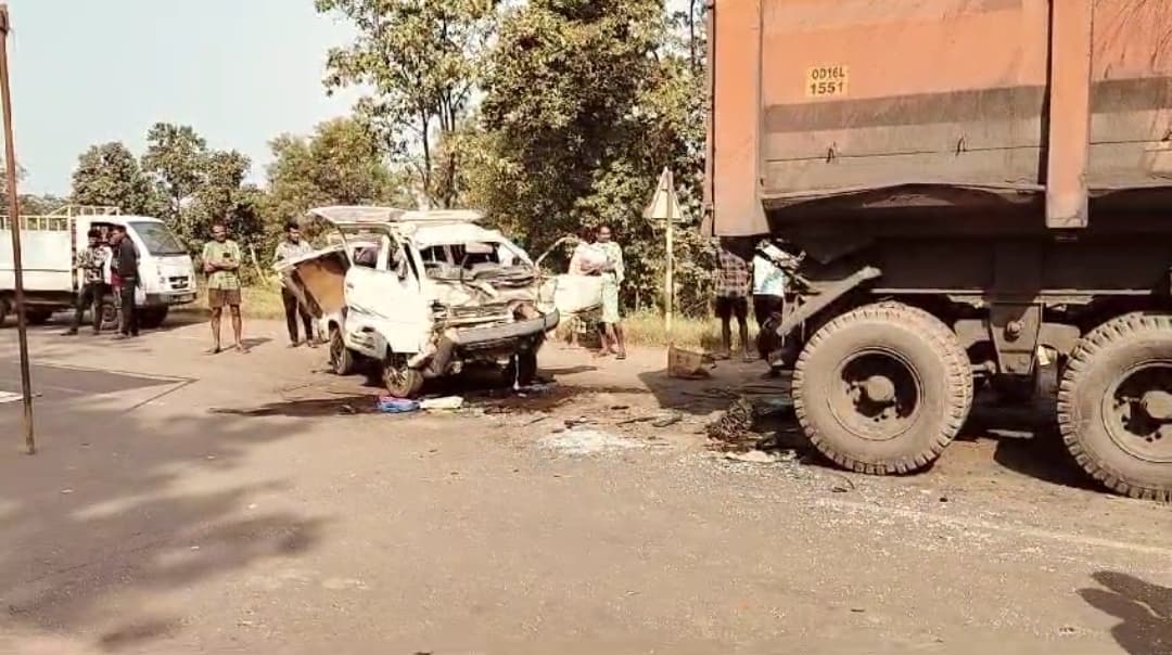 Rourkela News: मारुति वैन ने ट्रेलर में मारी टक्कर, कीर्तन मंडली के सात सदस्याें की मौत, पांच गंभीर