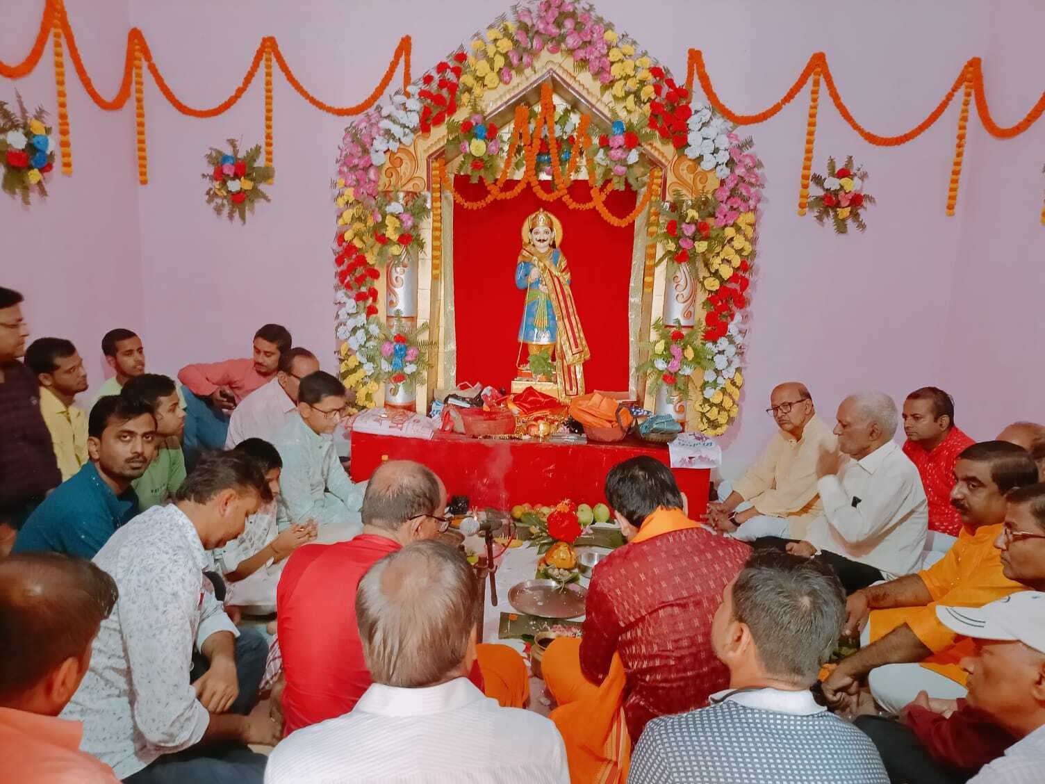 श्रद्धापूर्वक मनायी गयी चित्रगुप्त पूजा