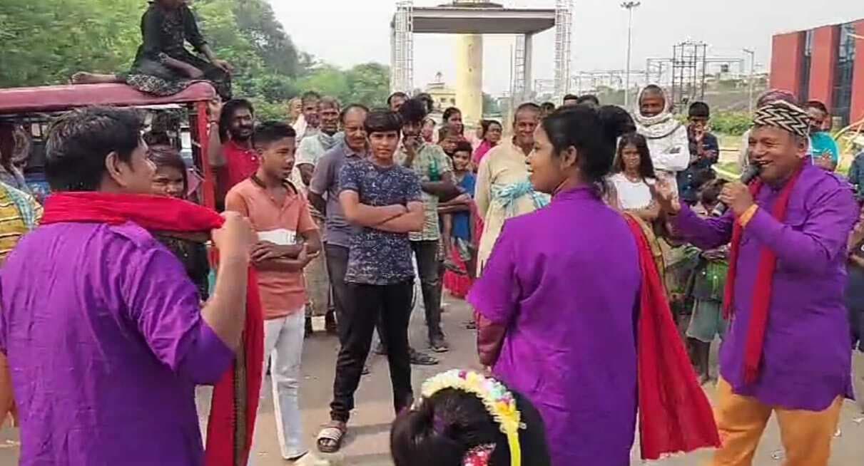 श्रीमद्भागवत कथा को लेकर निकाली कलश शोभा यात्रा