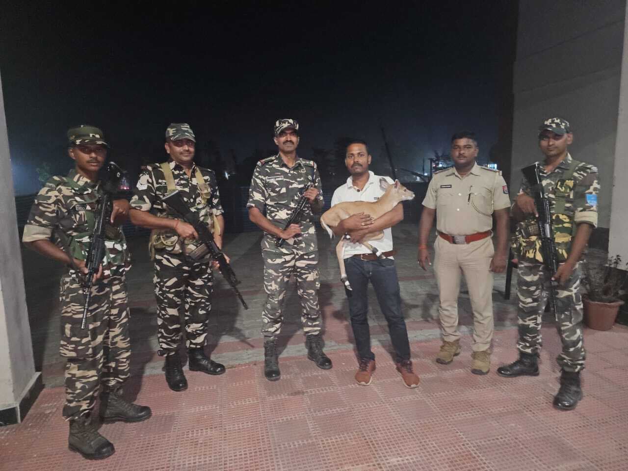 एसएसबी ने हिरण के बच्चे को तस्कर की गिरफ्त से कराया मुक्त