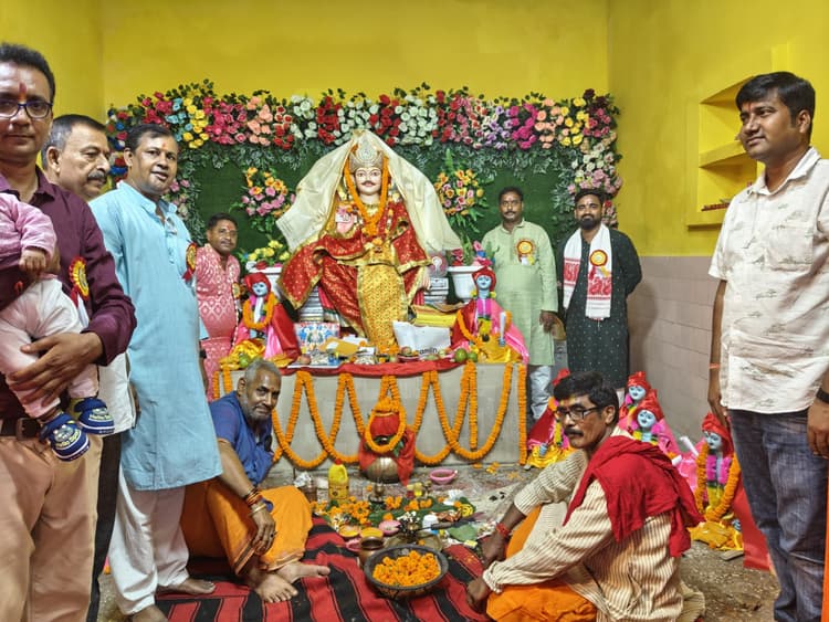 कायस्थ समाज ने की भगवान चित्रगुप्त की पूजा