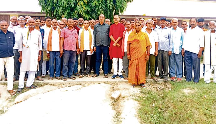 siwan news : सूता फैक्ट्री के कर्मियों के  "40 करोड़ से अधिक बकाये का सरकार को करना होगा भुगतान